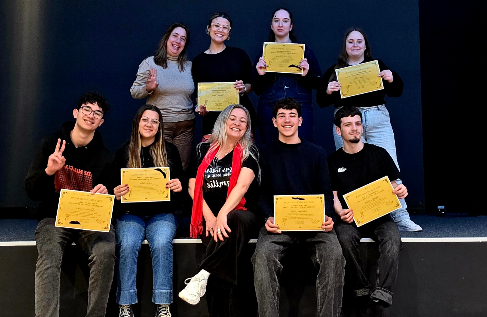 Vanessa Navas com participantes de uma formação artística de expressão dramática